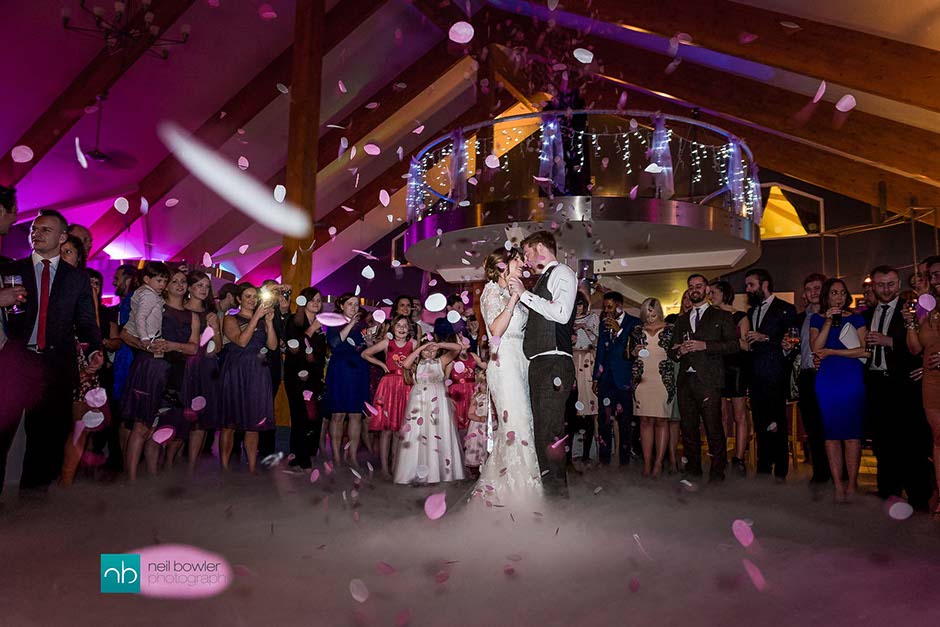 confetti during wedding first dance